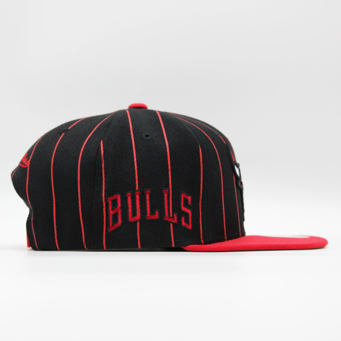 Mitchell & Ness NBA Team Pin snapback C Bulls black - Shop-Tetuan