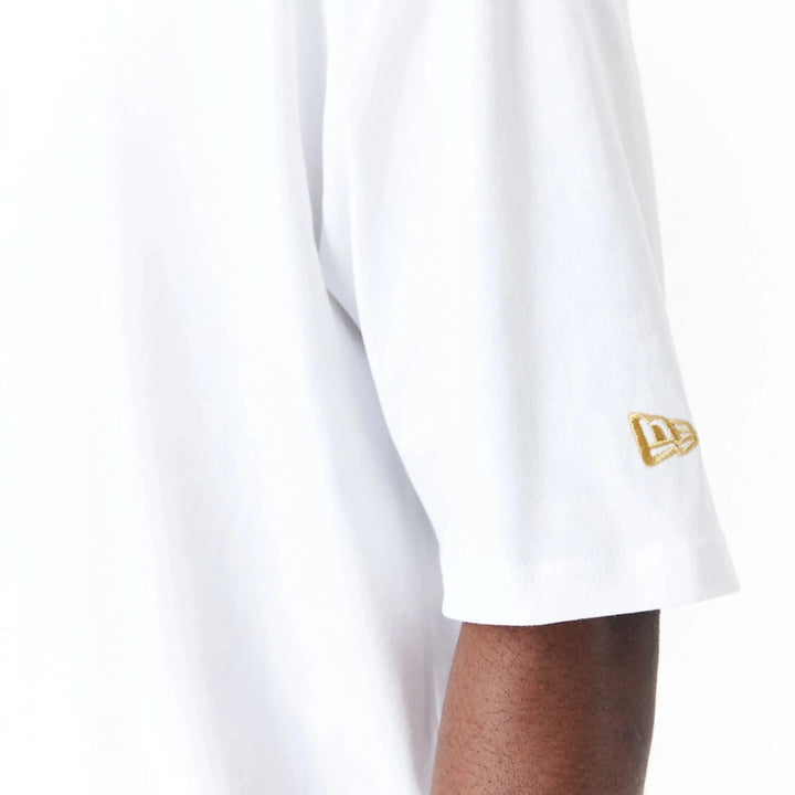 New Era Sticker White Oversized tee white - Shop-Tetuan