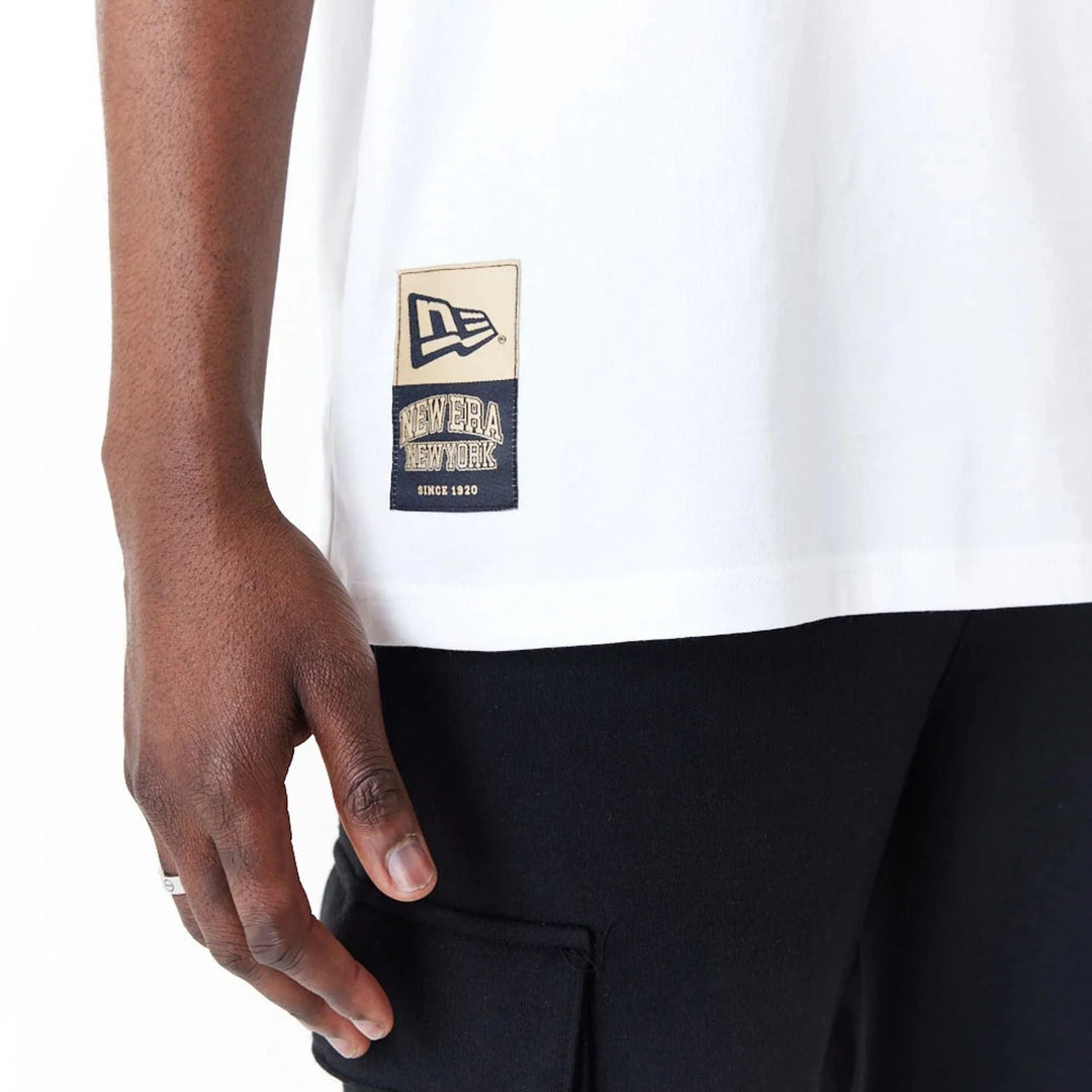 New Era Sticker White Oversized tee white - Shop-Tetuan