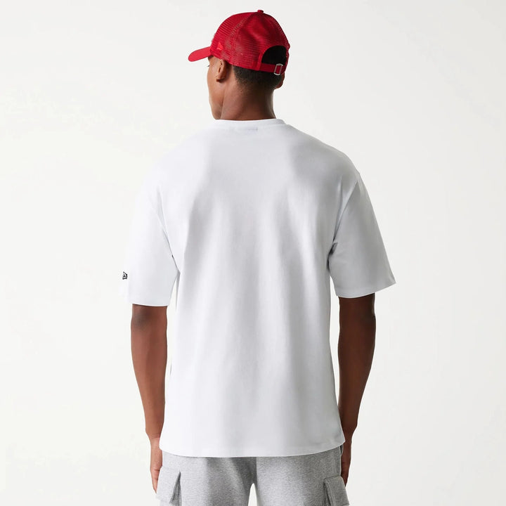 New Era Outdoor Graphic Oversized tee white - Shop-Tetuan