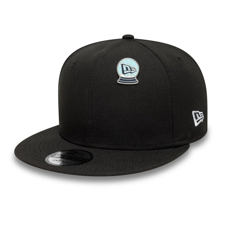 New Era Snowglobe Black Pin Badge - Shop-Tetuan