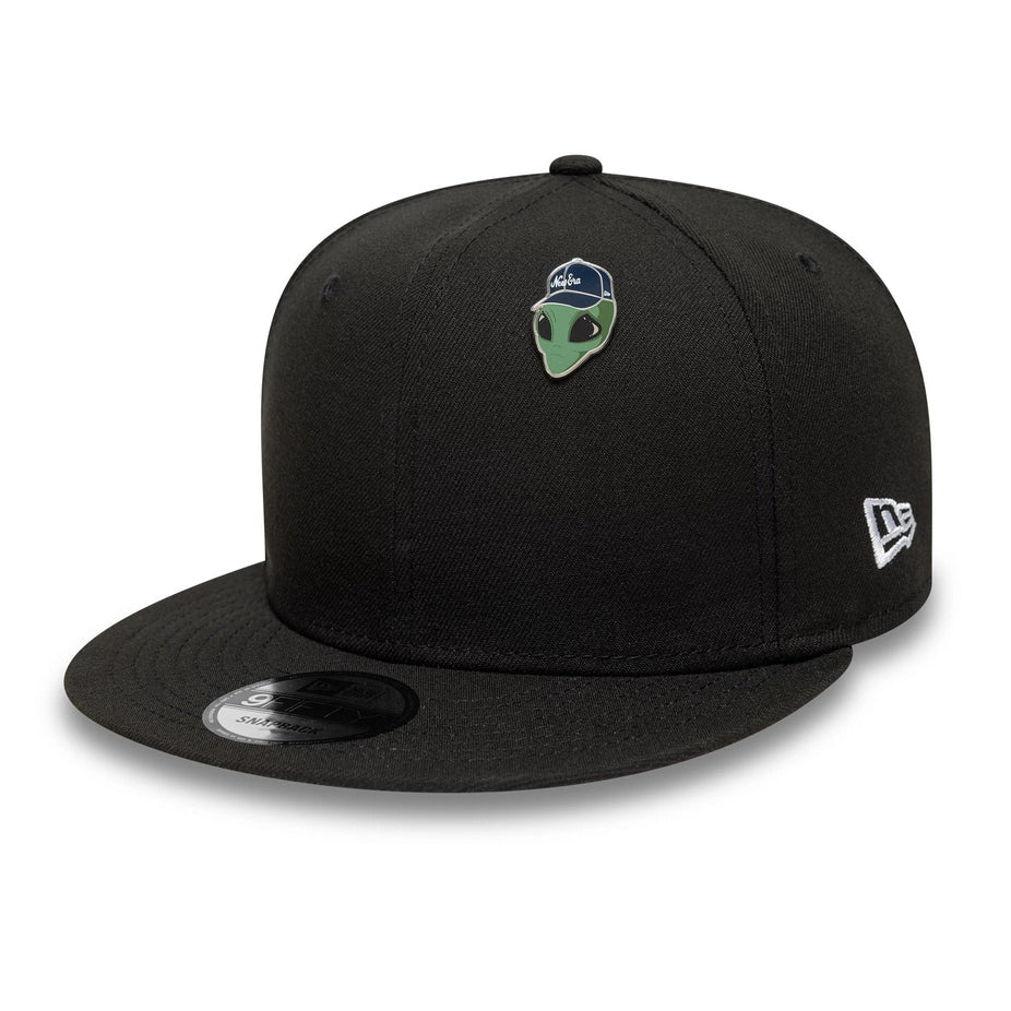 New Era Alien Black Pin Badge - Shop-Tetuan