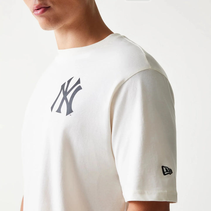 New Era MLB Food Graphic Open Tee NY Yankees white - Shop-Tetuan