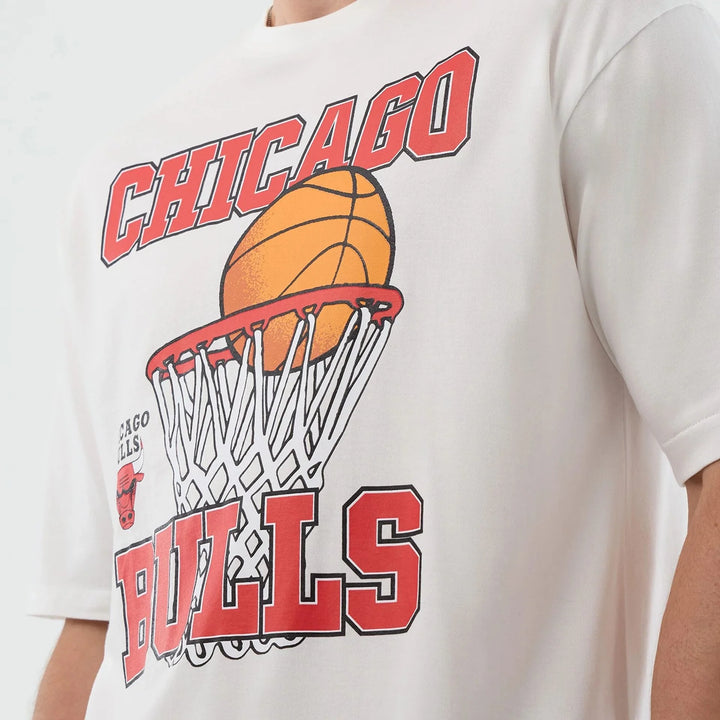 New Era NBA Basketball Graphic Oversized tee C Bulls white - Shop-Tetuan