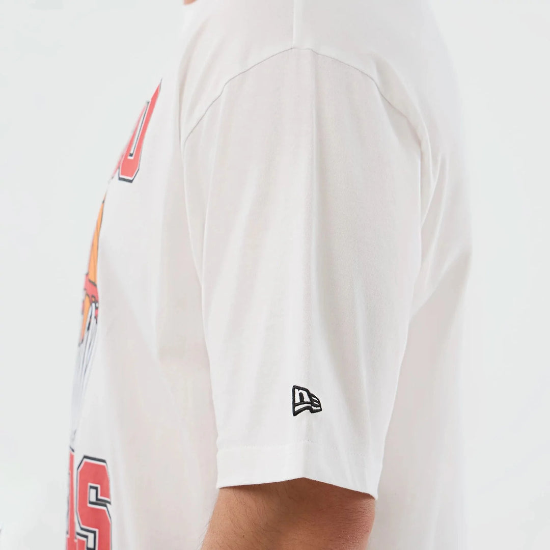 New Era NBA Basketball Graphic Oversized tee C Bulls white - Shop-Tetuan