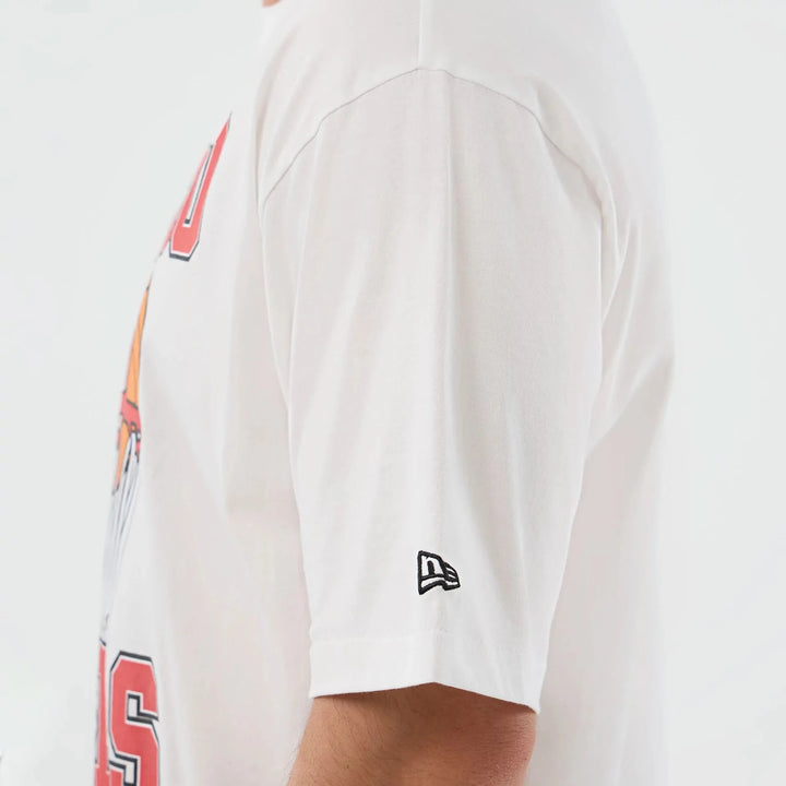 New Era NBA Basketball Graphic Oversized tee C Bulls white - Shop-Tetuan