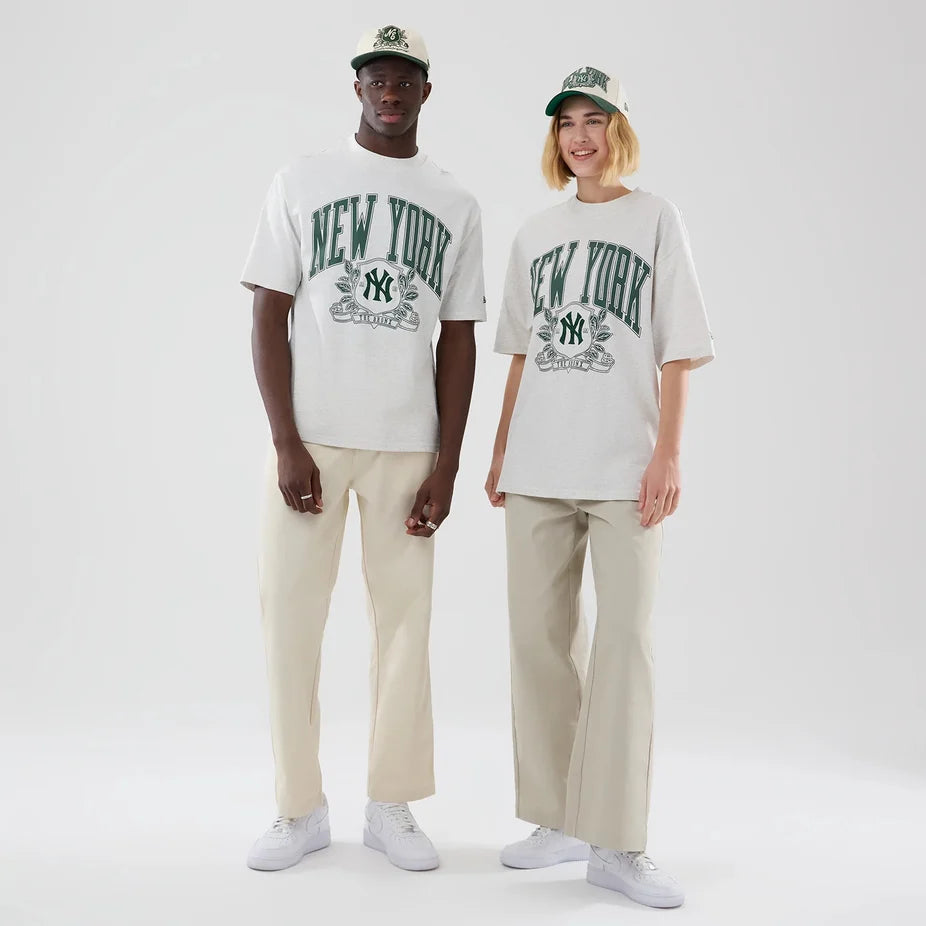 New Era MLB Arch Graphic NY Yankees Oversized Tee pastel grey