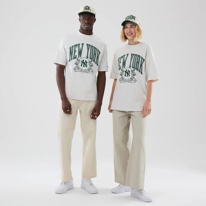 New Era MLB Arch Graphic NY Yankees Oversized Tee pastel grey