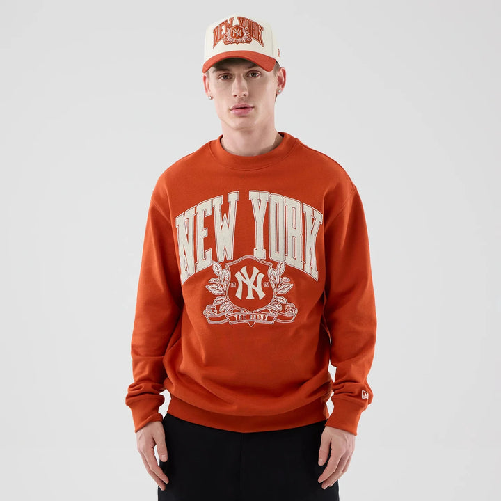 New Era MLB Arch NY Yankees Oversized Crewneck graphic orange