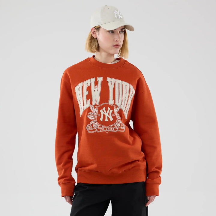 New Era MLB Arch NY Yankees Oversized Crewneck graphic orange