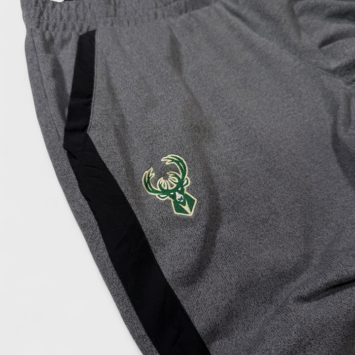 Adidas Milwaukee Bucks Sweatpants charcoal L - Shop-Tetuan