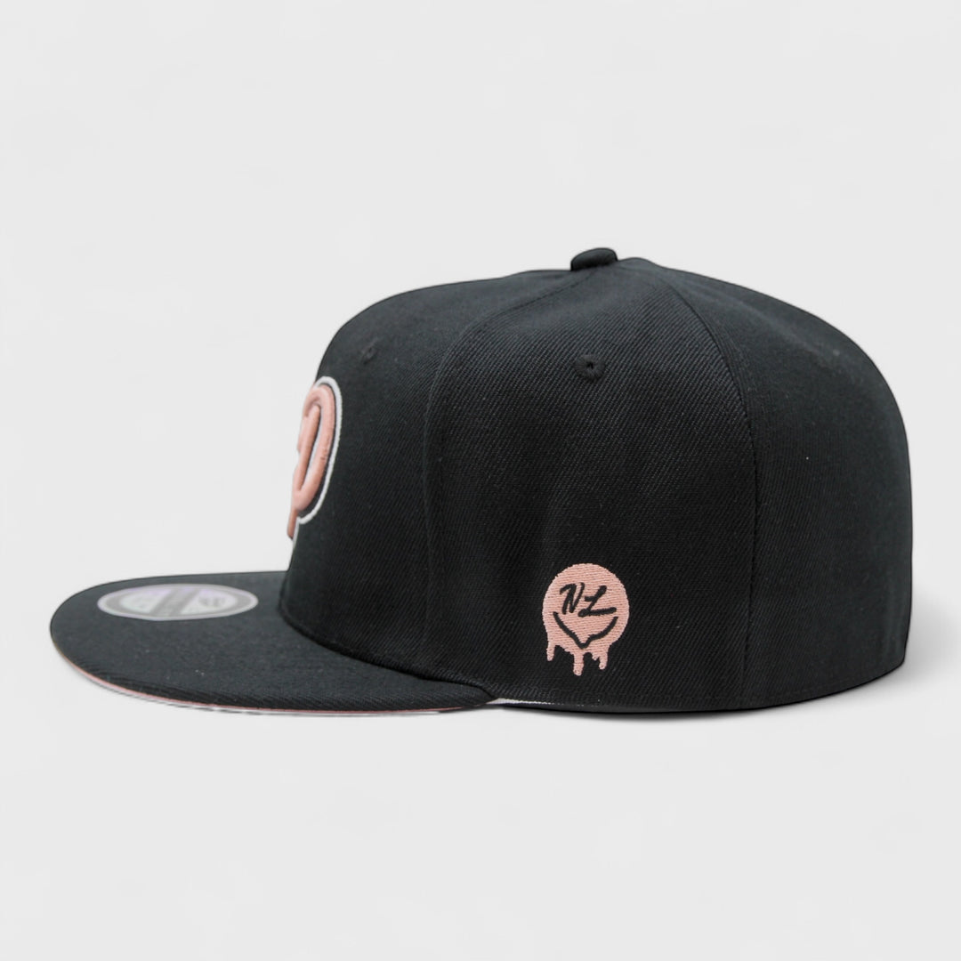 Naughty League New York Notorious Pigs fitted black/pink - Shop-Tetuan