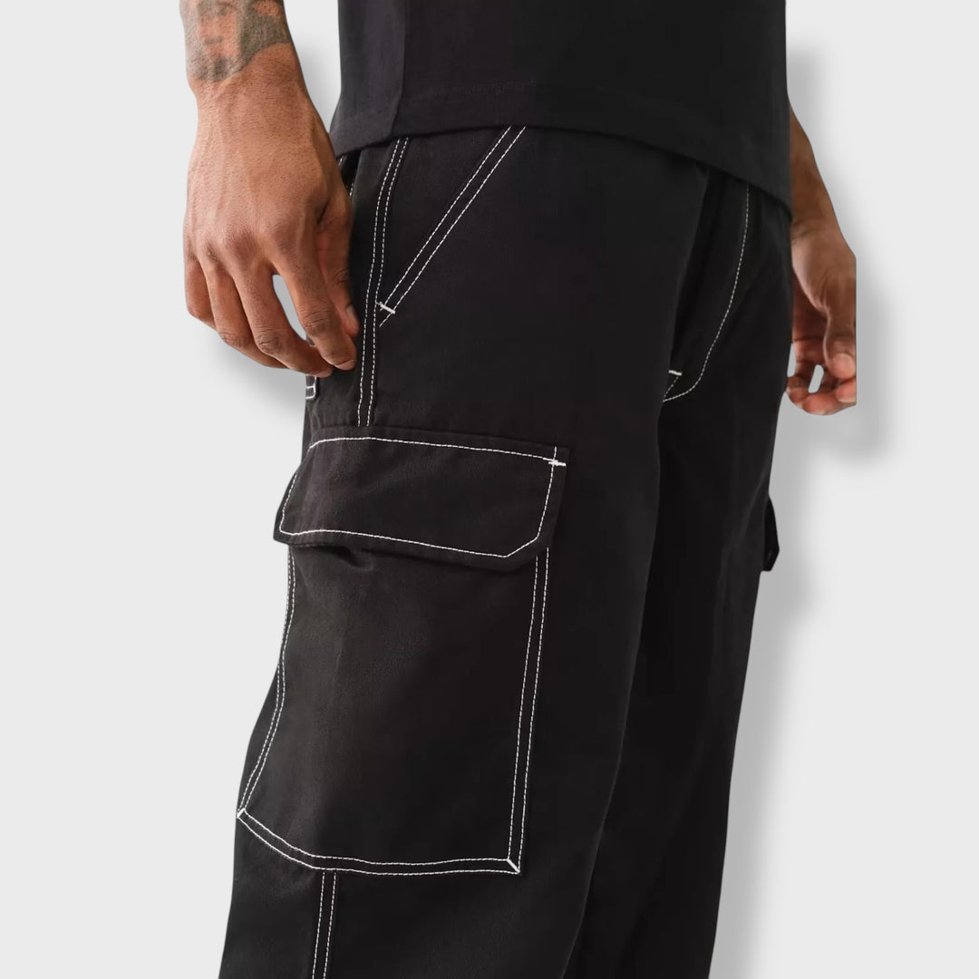 True Religion Big T Cargo Pants jet balck