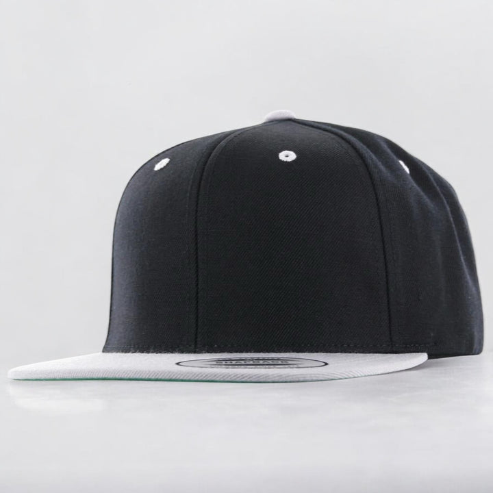 The Classics Yupoong snapback black/silver - Shop-Tetuan