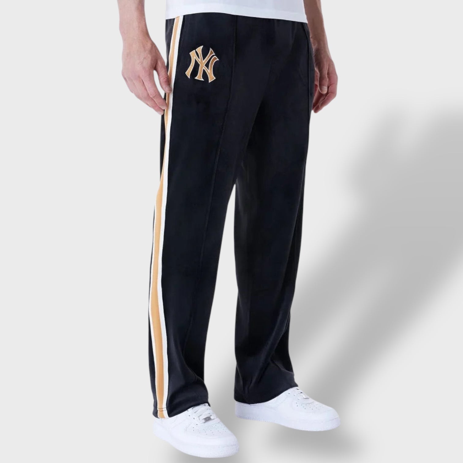 New Era MLB Velour Joggers NY Yankees black - Shop-Tetuan