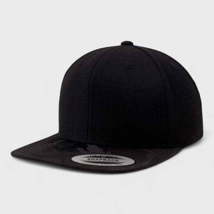 The Classics Yupoong Camo Visor snapback black camo