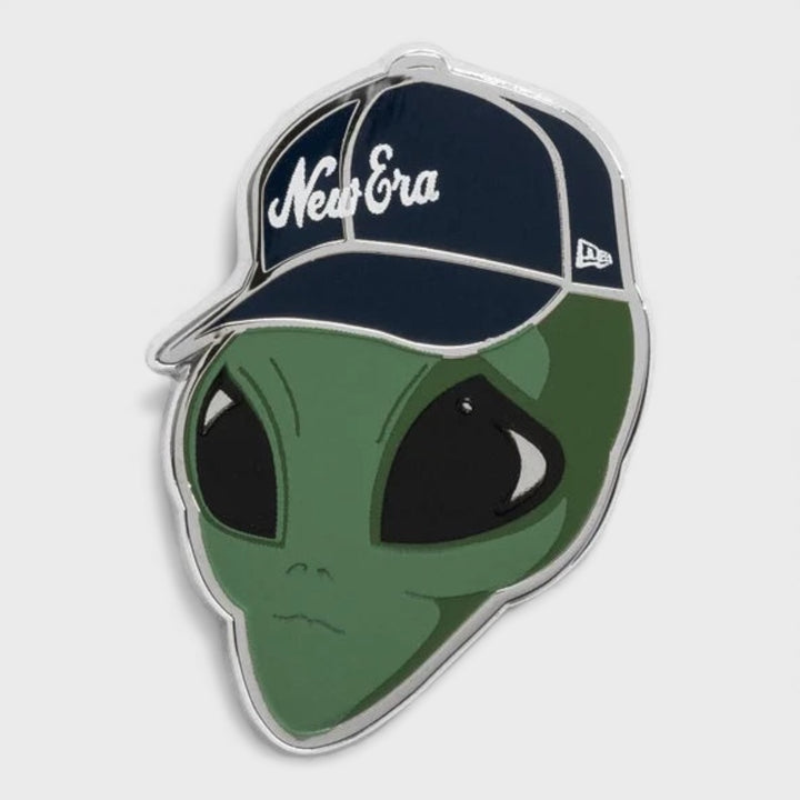 New Era Alien Black Pin Badge - Shop-Tetuan