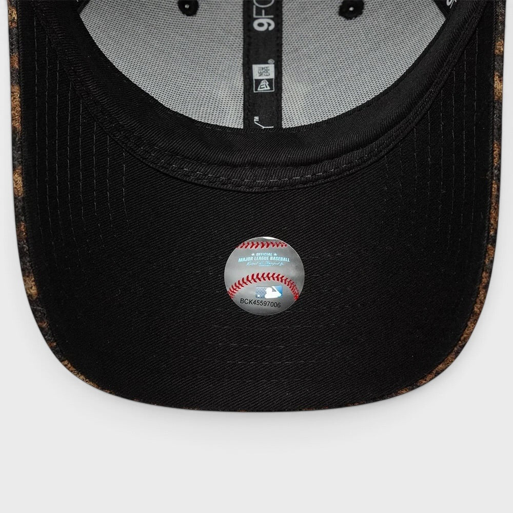New Era MLB Cosy Leopard NY Yankees 9Forty brown