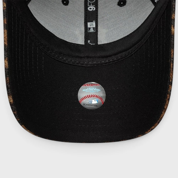 New Era MLB Cosy Leopard NY Yankees 9Forty brown