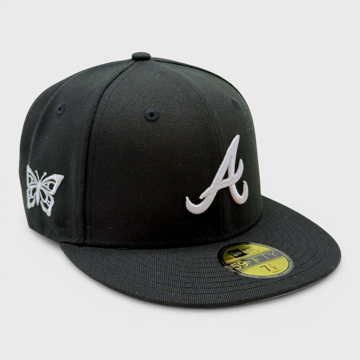 New Era Essential Butterfly 59Fifty A Braves black/white - Shop-Tetuan