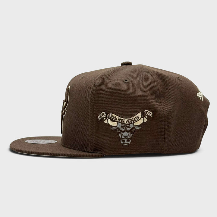 Mitchell &amp; Ness NBA Brown and Cream Snapback C Bulls