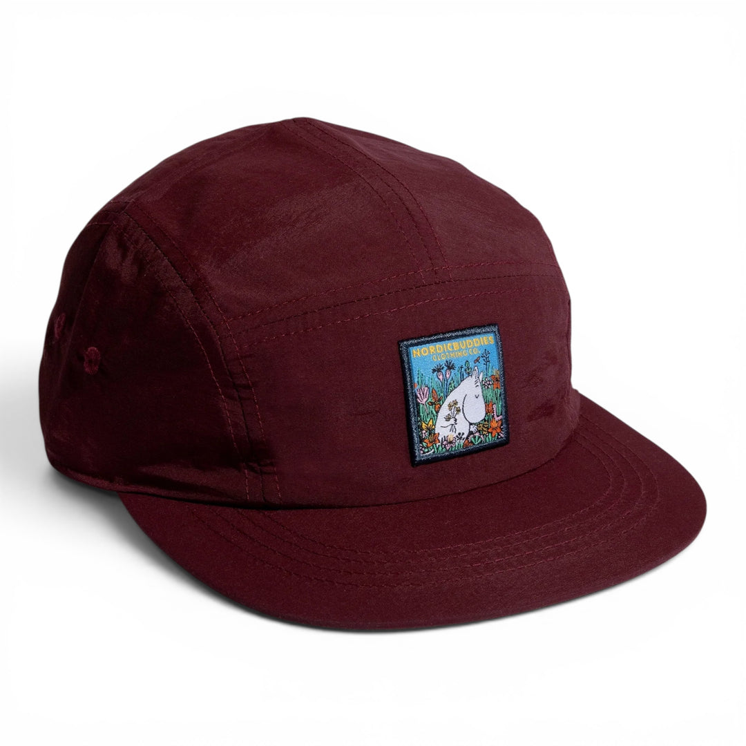 Moomin Muumipeikko Niityllä Nylon Cap maroon
