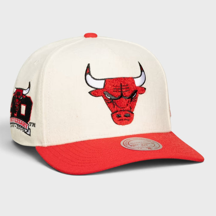 Mitchell &amp; Ness NBA Cream Team Pro Snapback C Bulls off wht/red