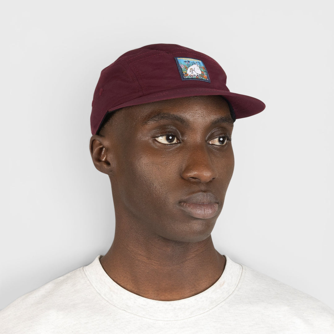 Moomin Muumipeikko Niityllä Nylon Cap maroon
