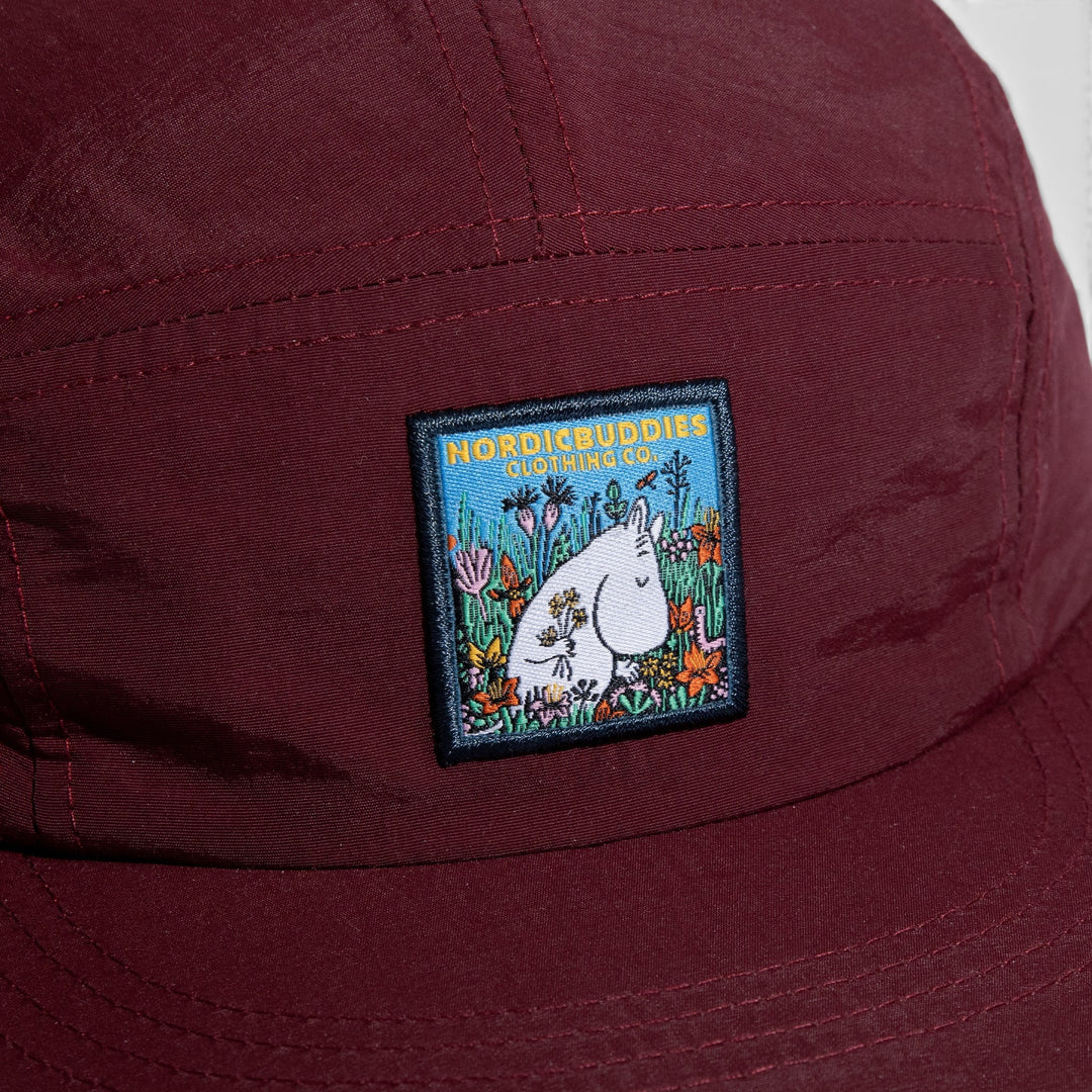 Moomin Muumipeikko Niityllä Nylon Cap maroon
