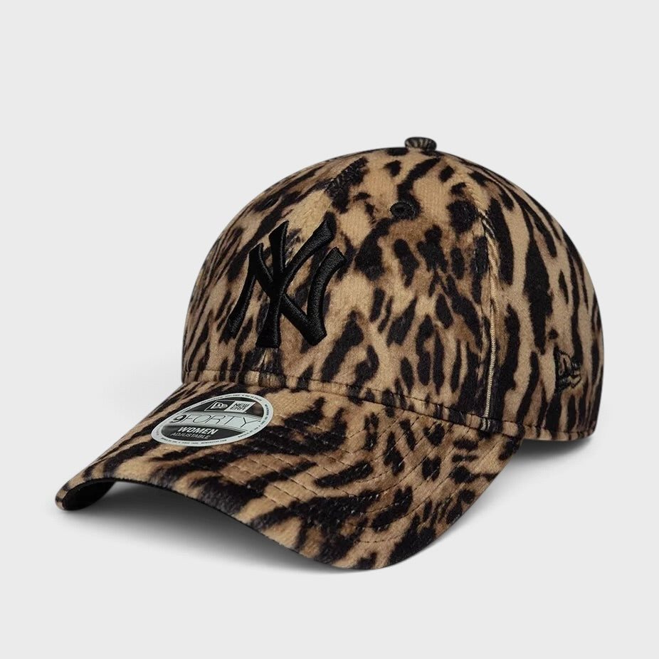New Era MLB Ocelot Print 9Forty cap NY Yankees black