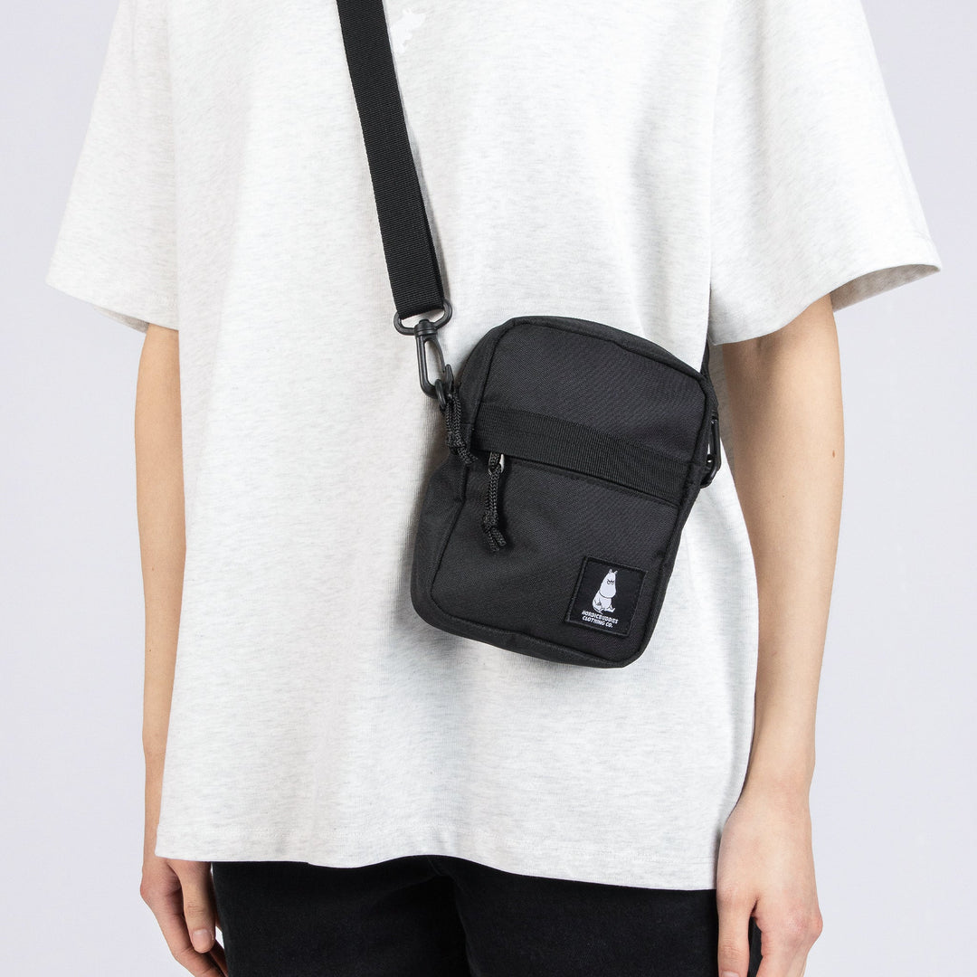 Moomin Muumipeikko Temperamentti Travel Cross Body Bag black - Shop-Tetuan