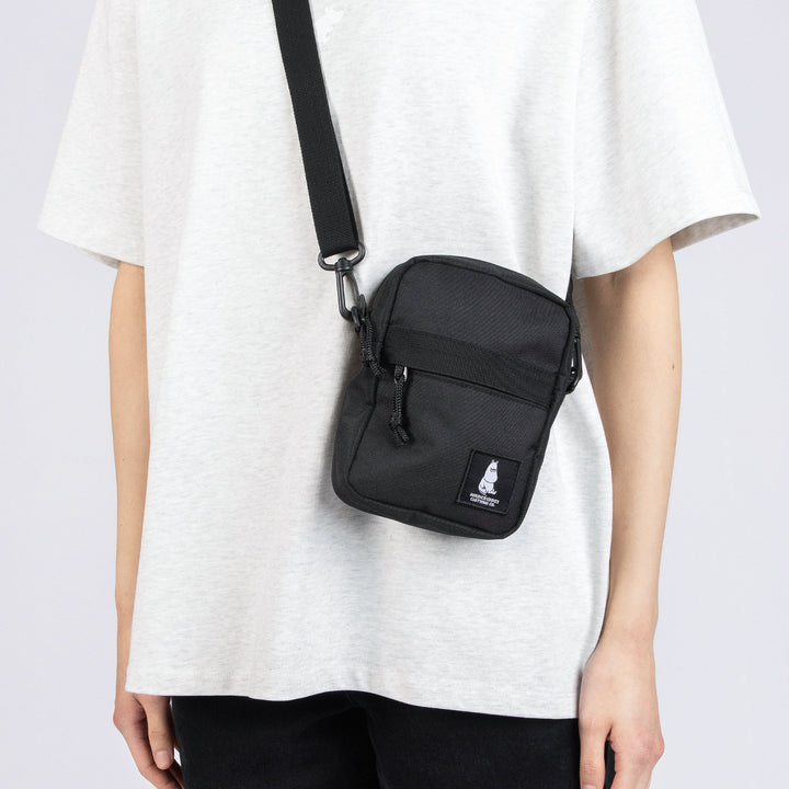 Moomin Muumipeikko Temperamentti Travel Cross Body Bag black - Shop-Tetuan