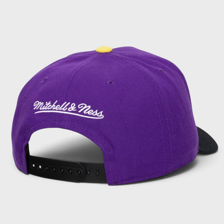 Mitchell &amp; Ness Legendary Away Pro Pinch Snapback LA Lakers purple/black