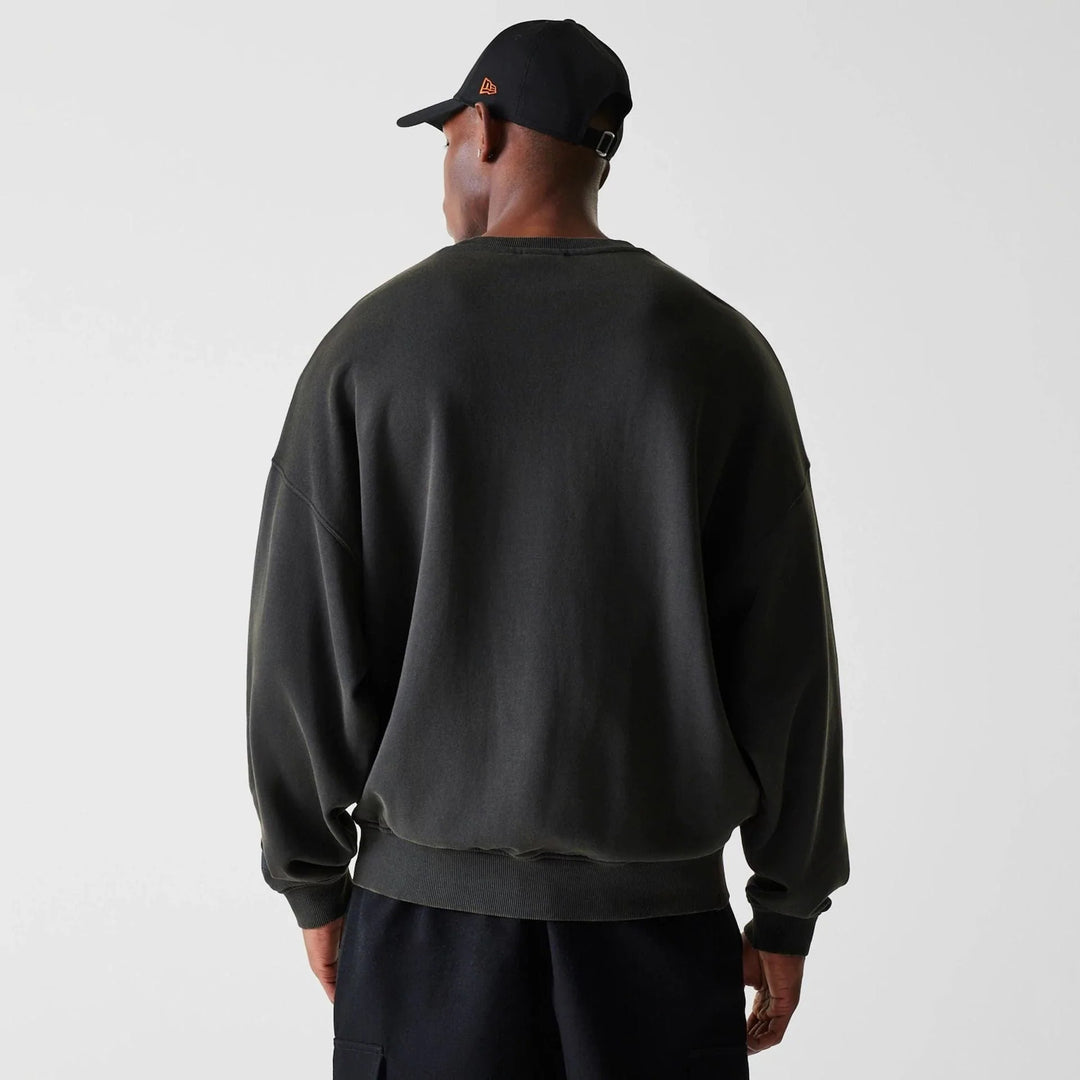 New Era NBA Washed Oversized Crewneck C Bulls Graphic Grey - Shop-Tetuan