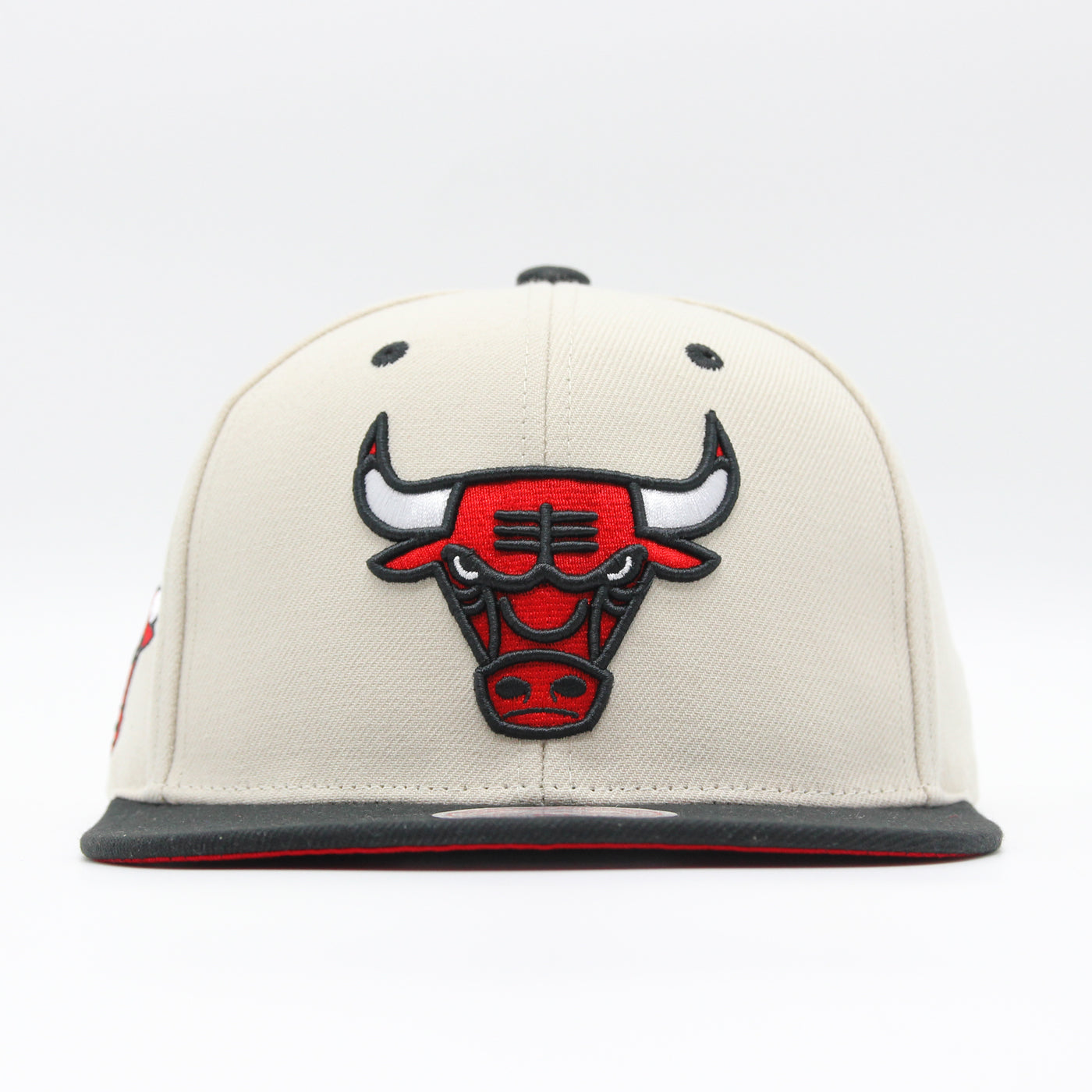 Mitchell & Ness Sail 2 Tone snapback C Bulls off white - Shop-Tetuan