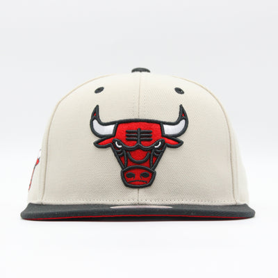 Mitchell & Ness Sail 2 Tone snapback C Bulls off white - Shop-Tetuan