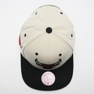 Mitchell & Ness Sail 2 Tone snapback C Bulls off white - Shop-Tetuan