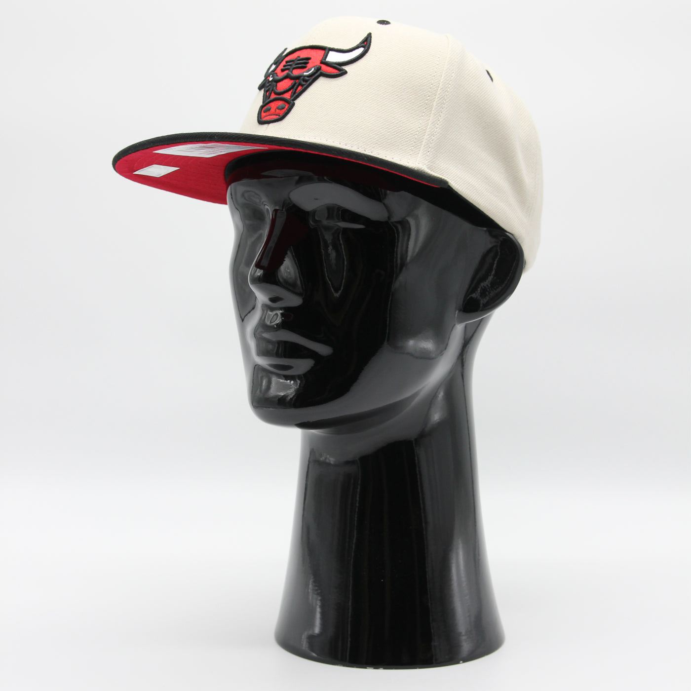 Mitchell & Ness Sail 2 Tone snapback C Bulls off white