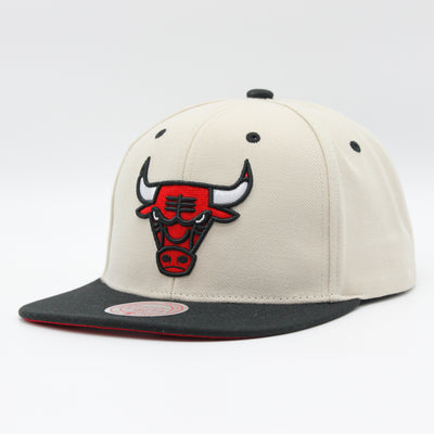 Mitchell & Ness Sail 2 Tone snapback C Bulls off white - Shop-Tetuan