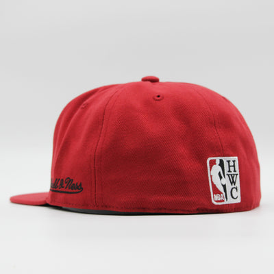 Mitchell & Ness Logo History fitted HWC C Bulls red
