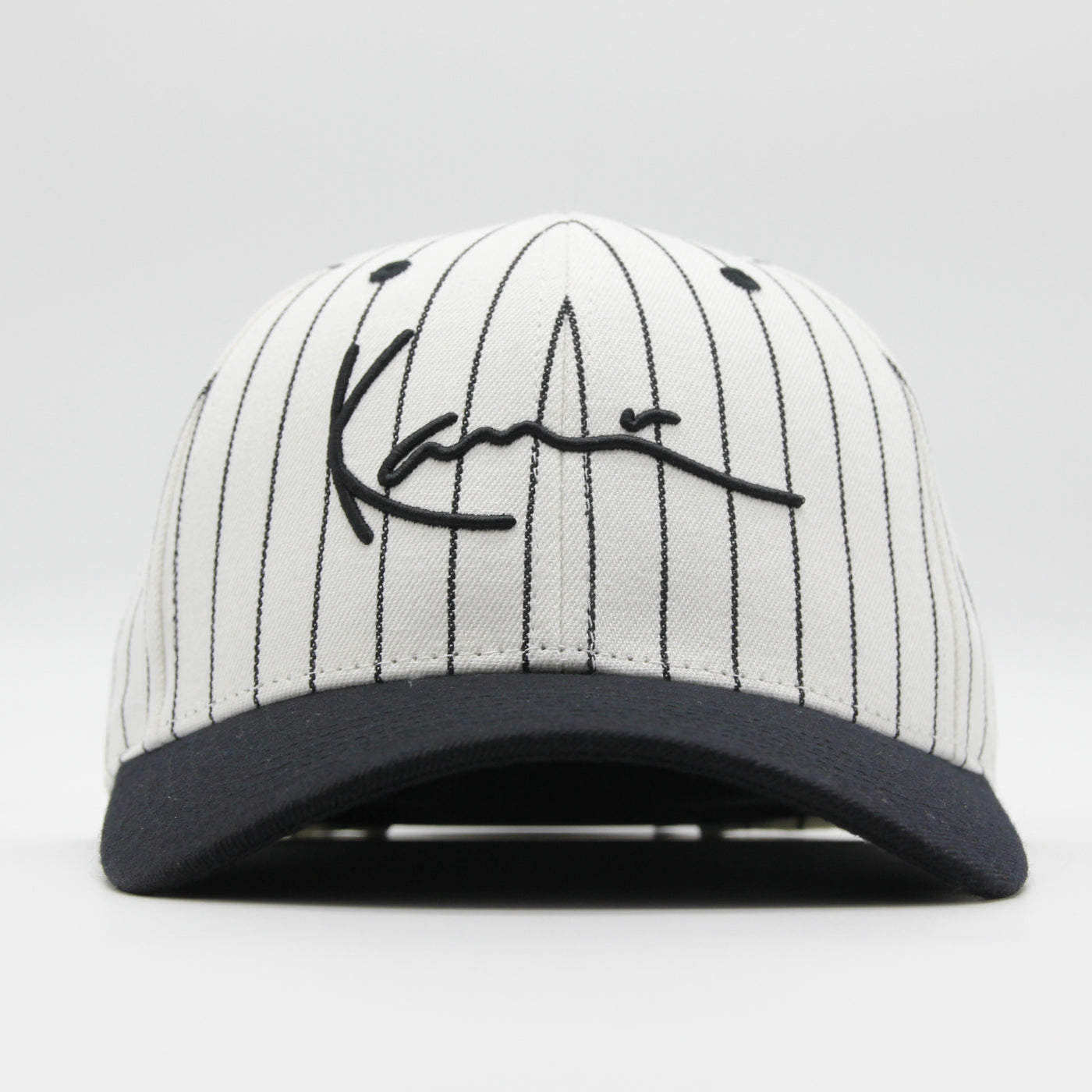 Karl Kani Signature Ziczac Pinstripe cap off white/black - Shop-Tetuan