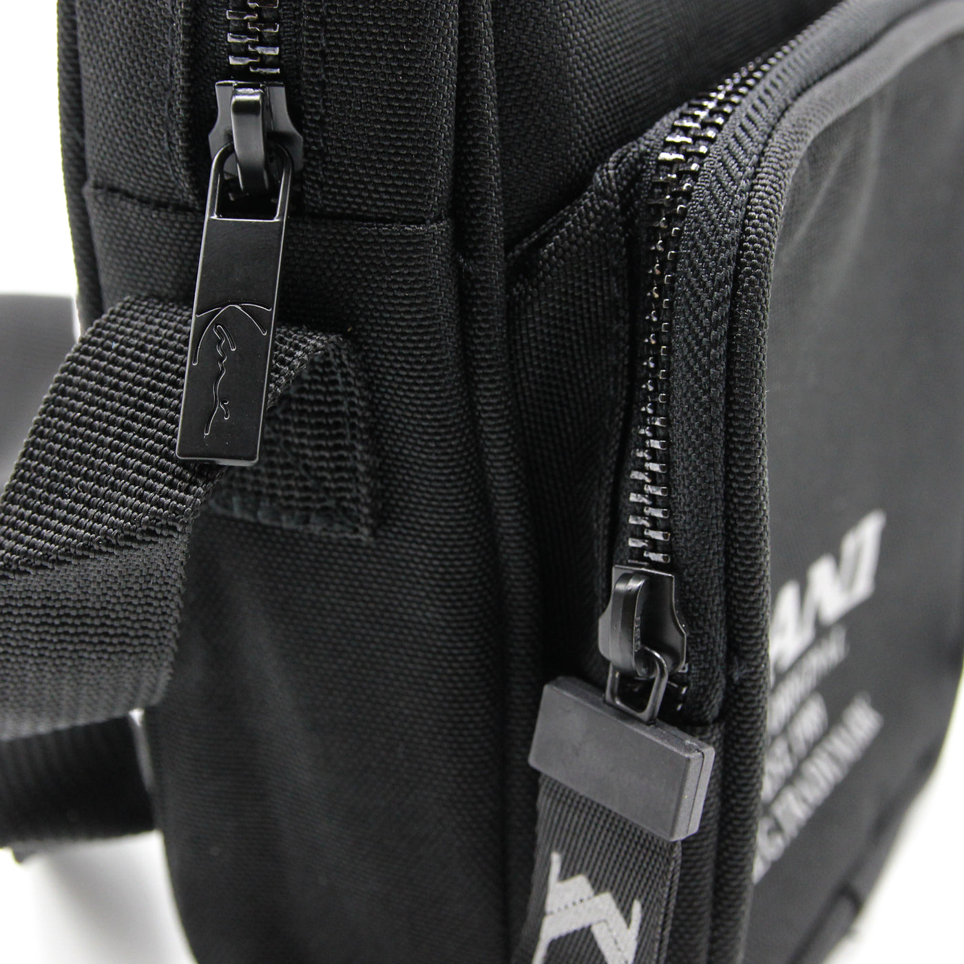 Karl Kani Retro Reflective Pouch Bag black - Shop-Tetuan