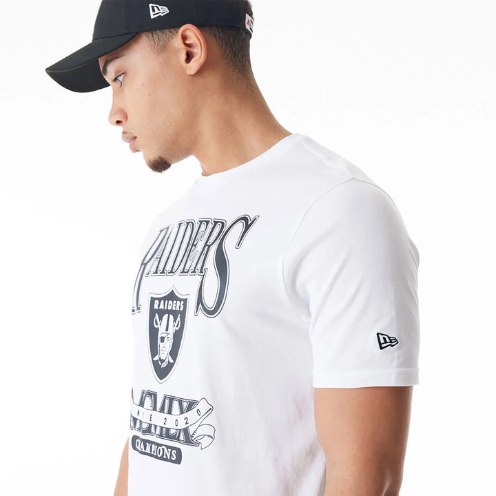 New Era NFL Champions Graphic tee LV Raireds white - Shop-Tetuan