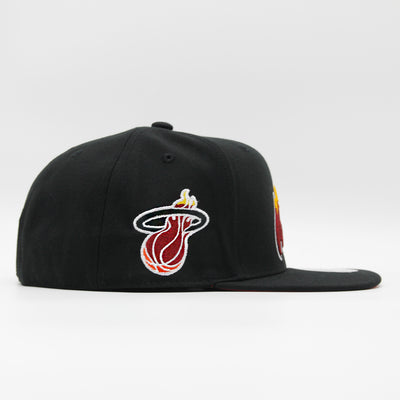 Mitchell & Ness Logo History fitted HWC M Heat black