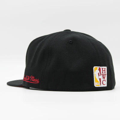 Mitchell & Ness Logo History fitted HWC M Heat black