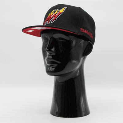 Mitchell & Ness Logo History fitted HWC M Heat black