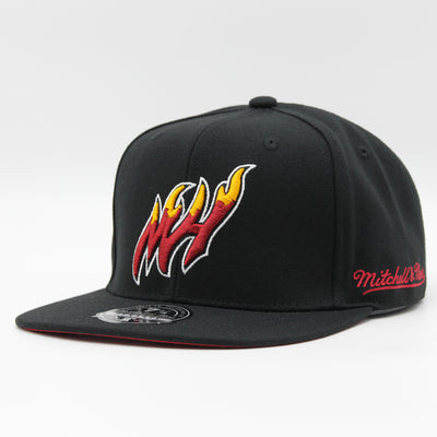 Mitchell & Ness Logo History fitted HWC M Heat black