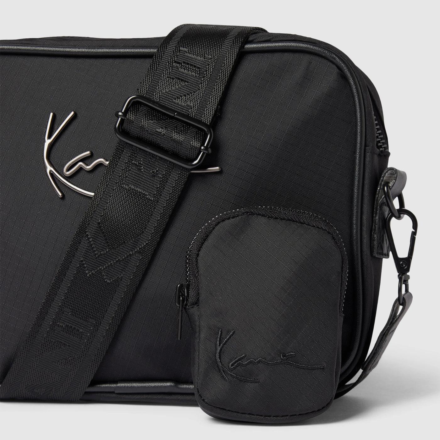 Karl Kani Signature Messenger bag black - Shop-Tetuan