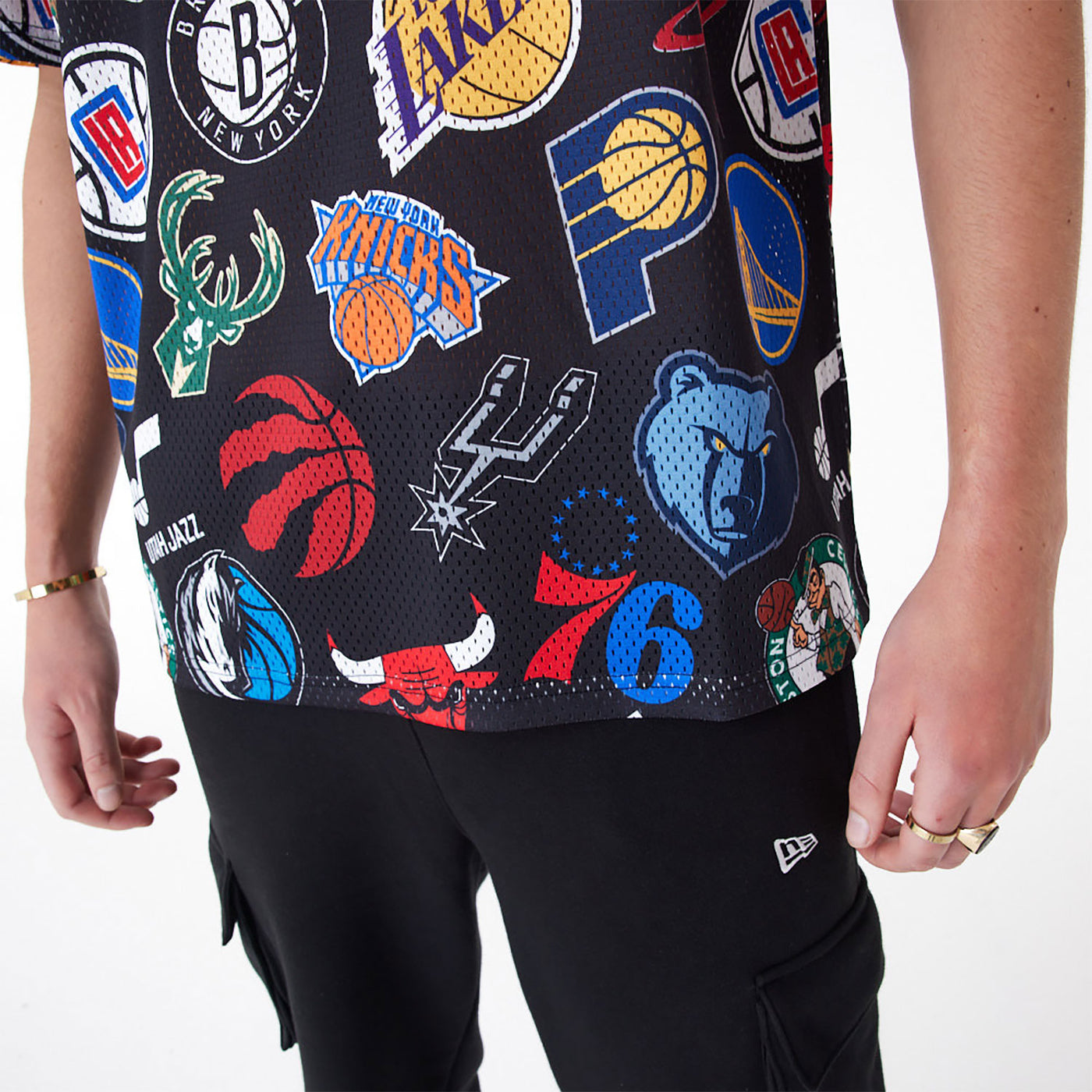 New Era NBA All Over Print Mesh Oversized tee black - Shop-Tetuan