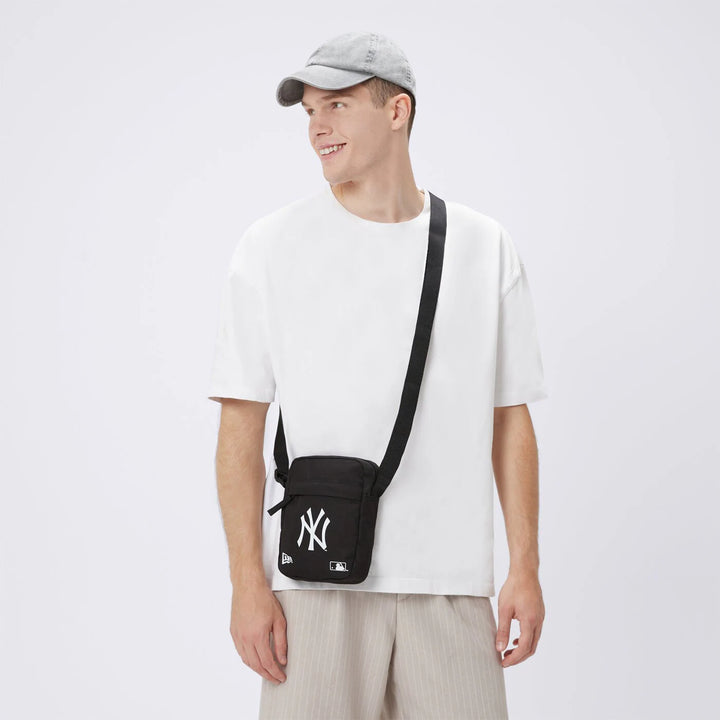 New Era MLB Side Bag NY Yankees black/white - Shop-Tetuan